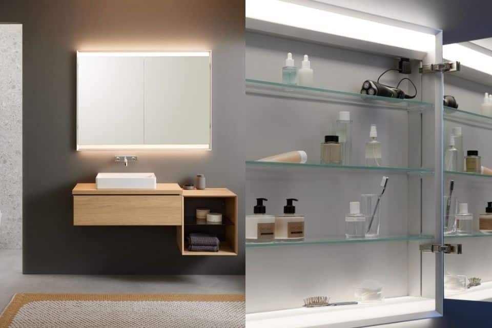 Spiegelschrank mit Beleuchtung und Ablagefläche.