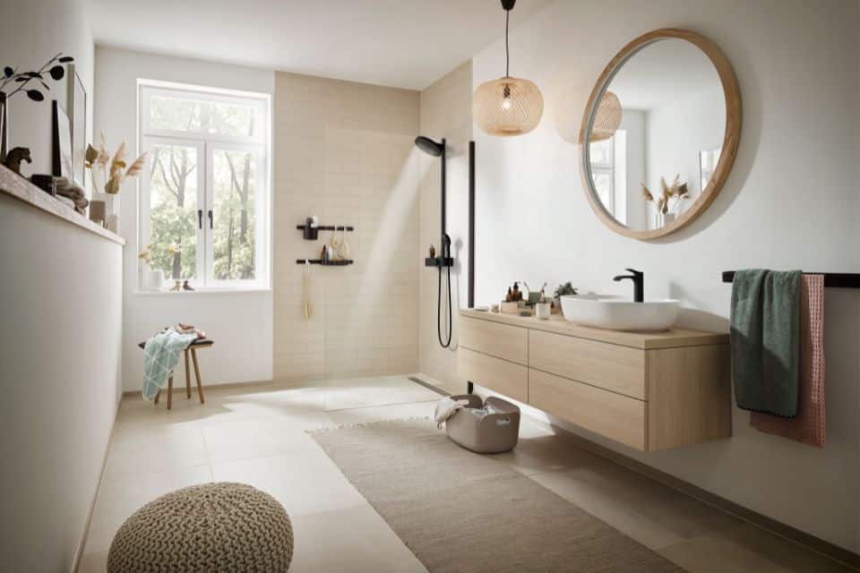 Scandi-Style Badezimmer mit offener Dusche