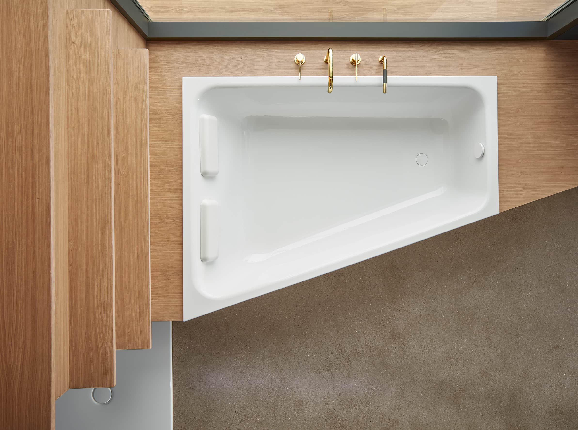 Asymmetrische Doppelbadewanne.