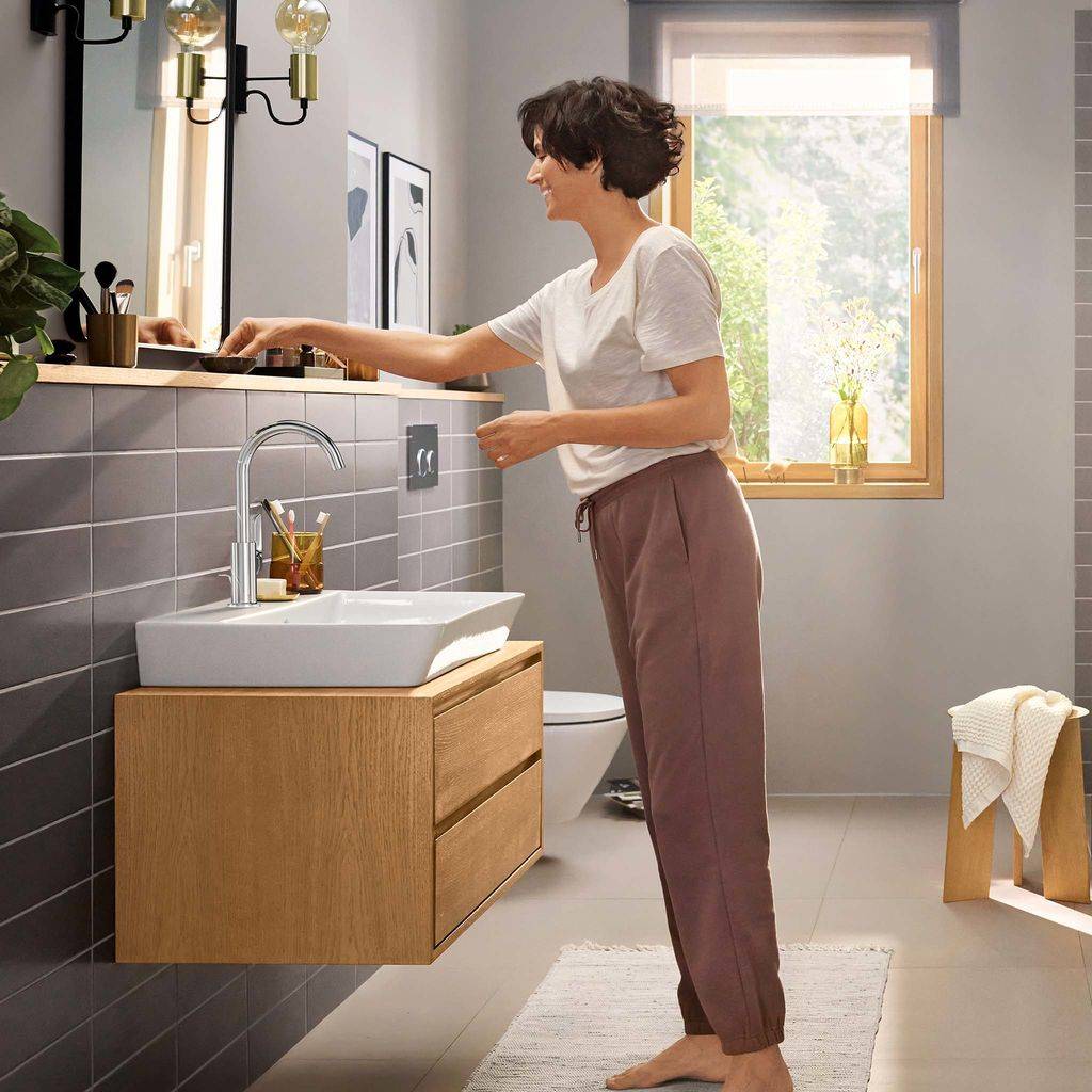 Rebris E single lever washbasin mixer 210 with drain set