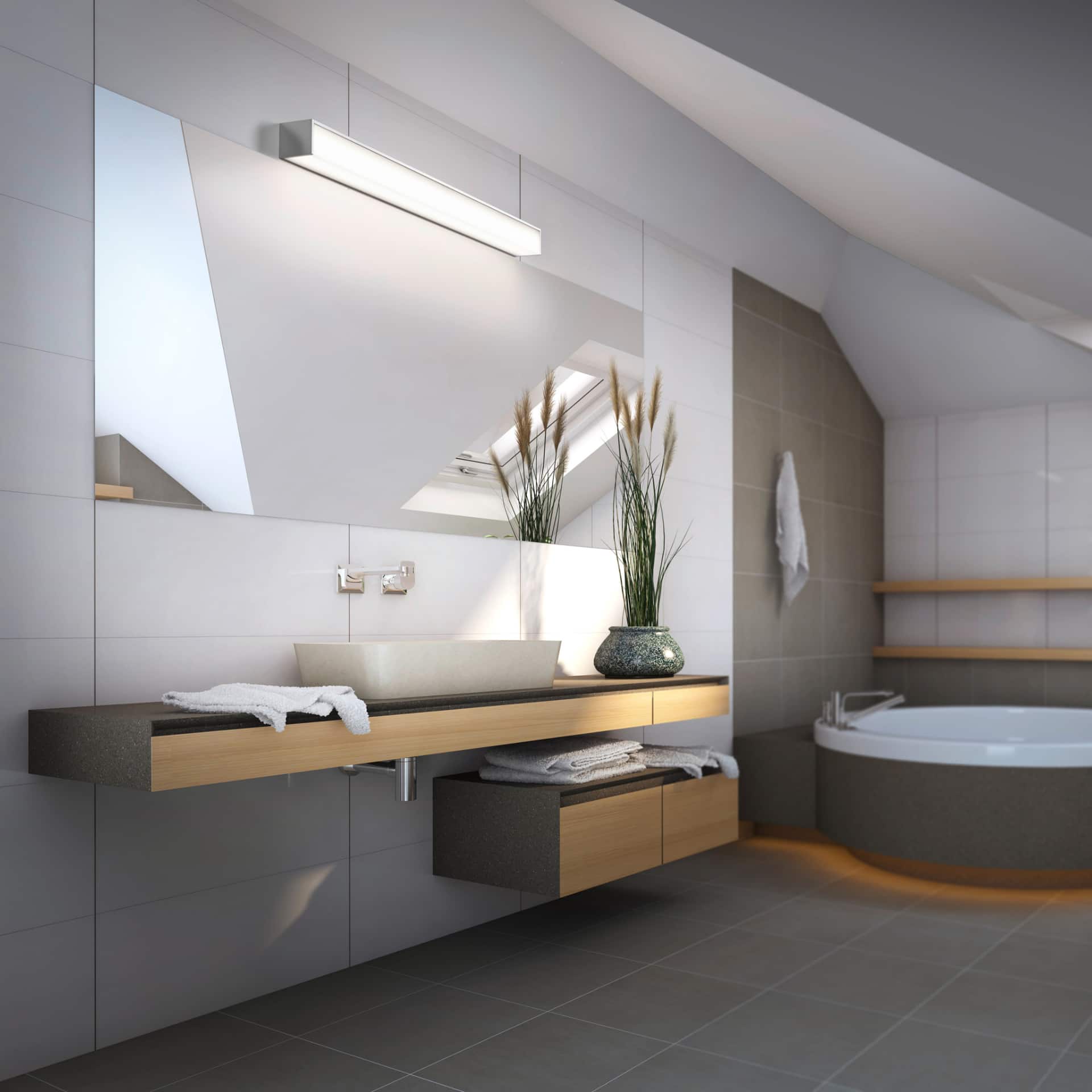 Leuchte über Spiegel im Badezimmer.