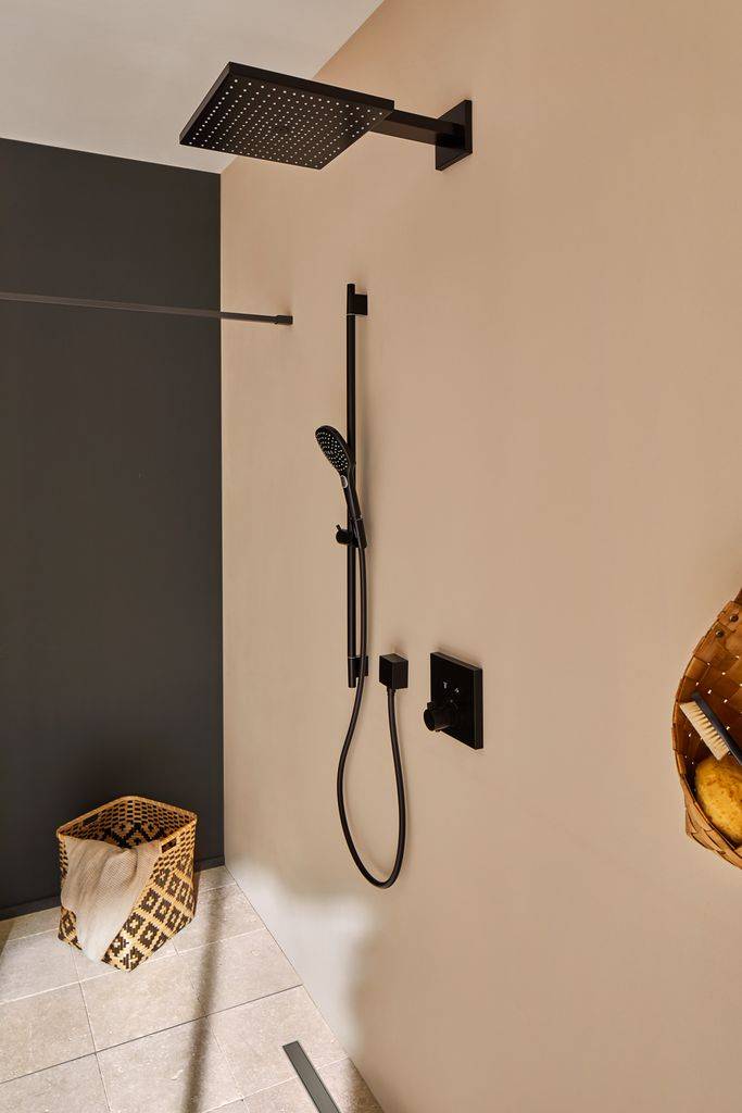 Raindance E 300 Air 1jet overhead shower with shower arm, 300 x 300mm