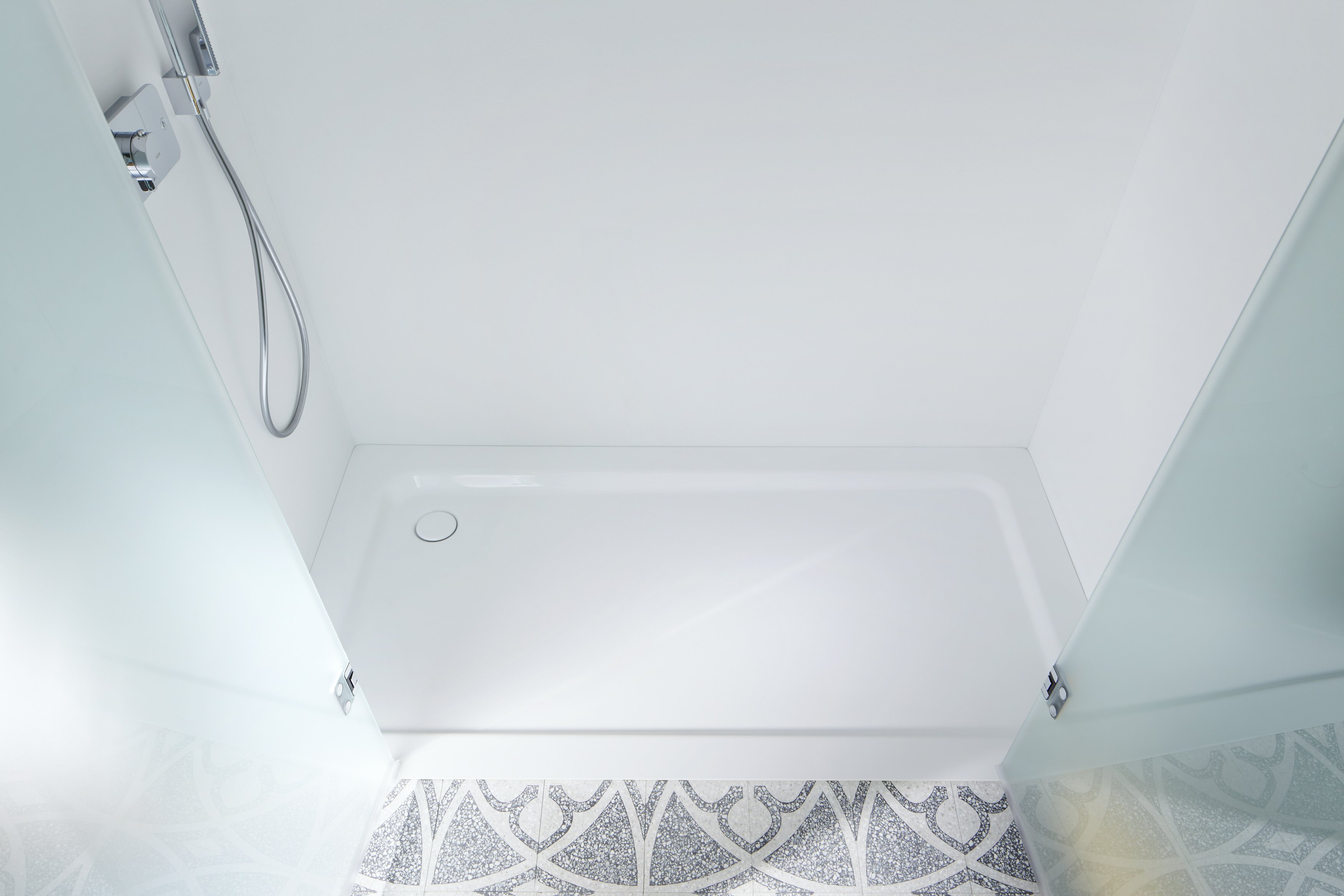 Superplan Rechteck-Duschfläche Modell 387-2 900 x 750 x 25mm, mit Wannenträger