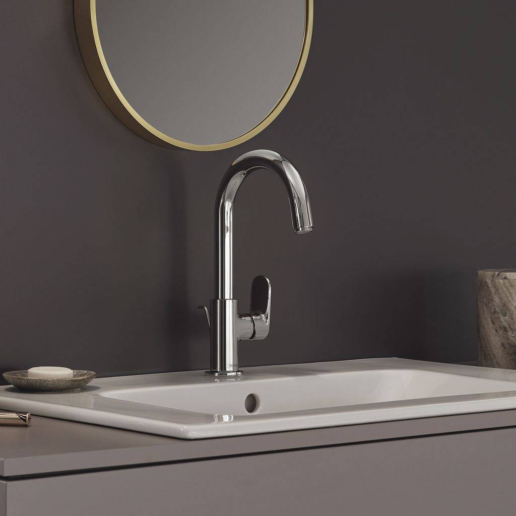 Vernis Blend Single Lever Washbasin Mixer with Swivel Spout and Draw Bar Drain Assembly