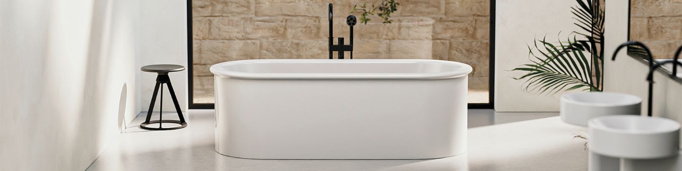 Doppelbadewanne freistehend.