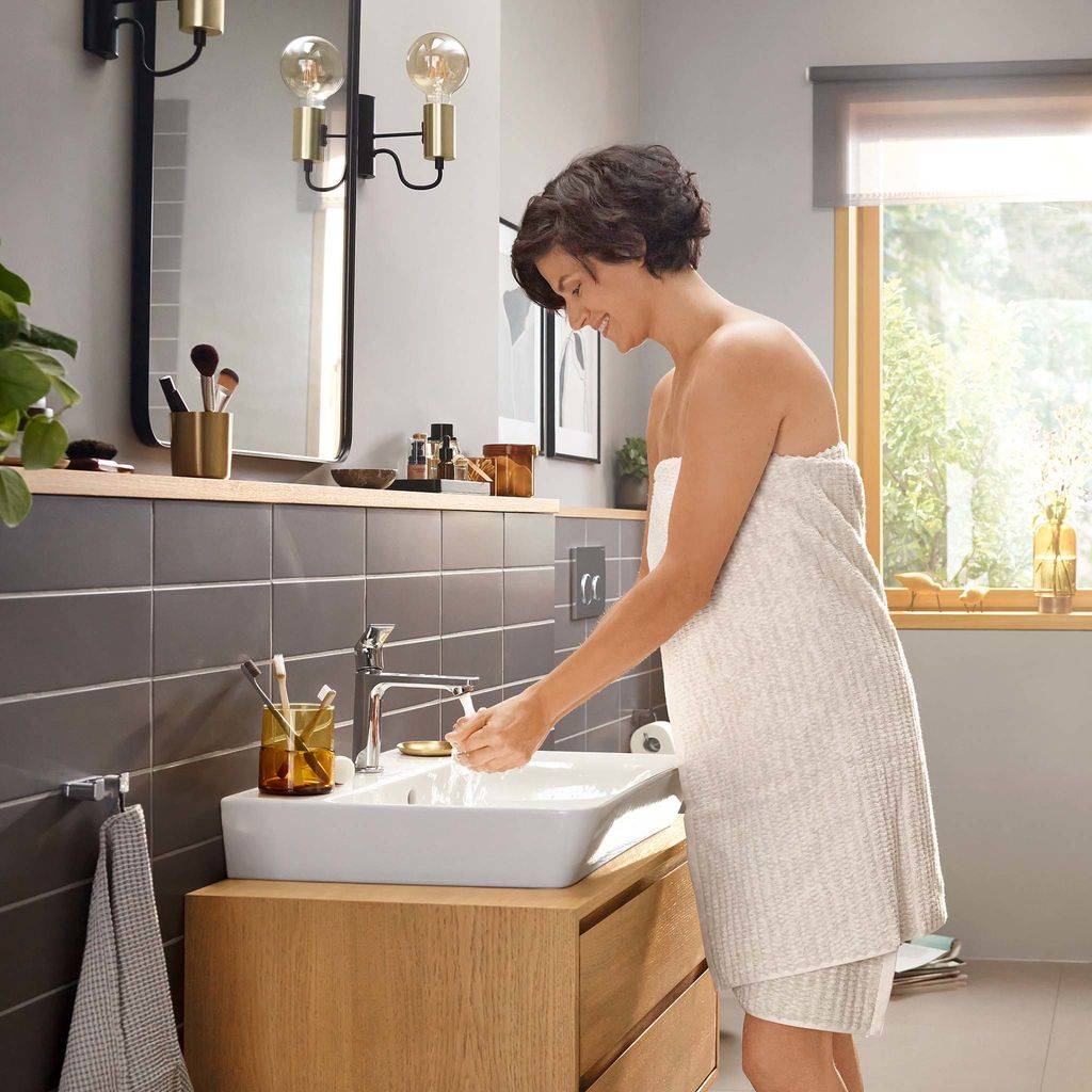Rebris E single lever washbasin mixer 110 with drain set