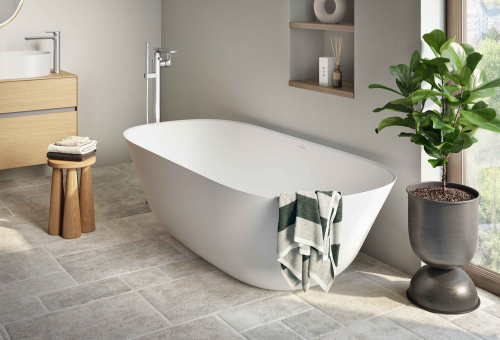 Freistehende Badewanne.
