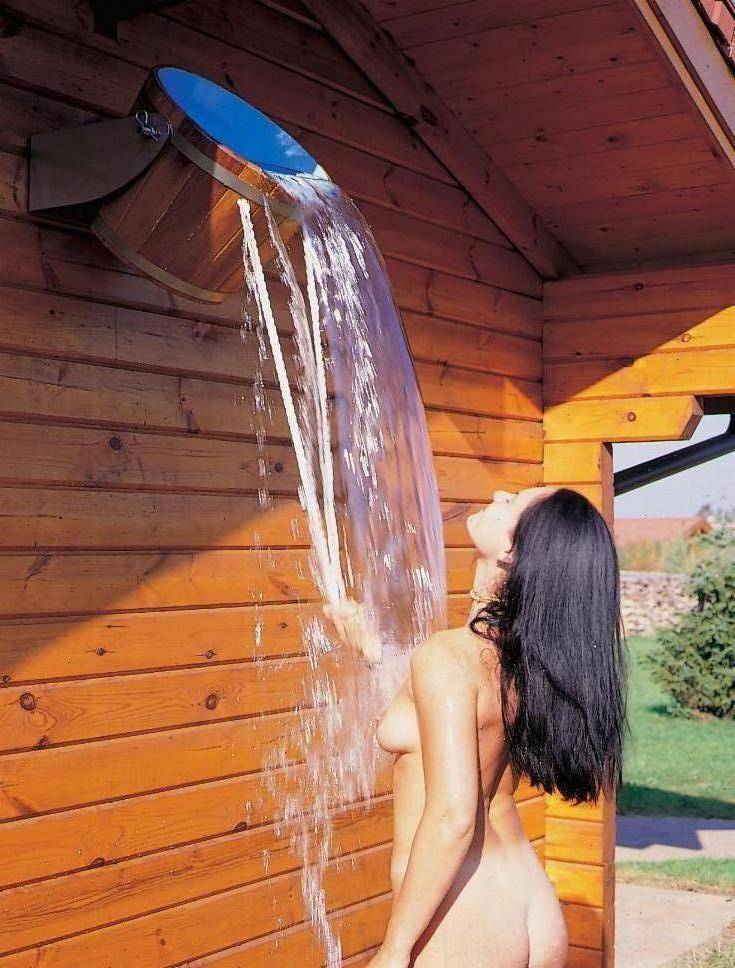 Eimer-Schwalldusche aus Kambala-Holz