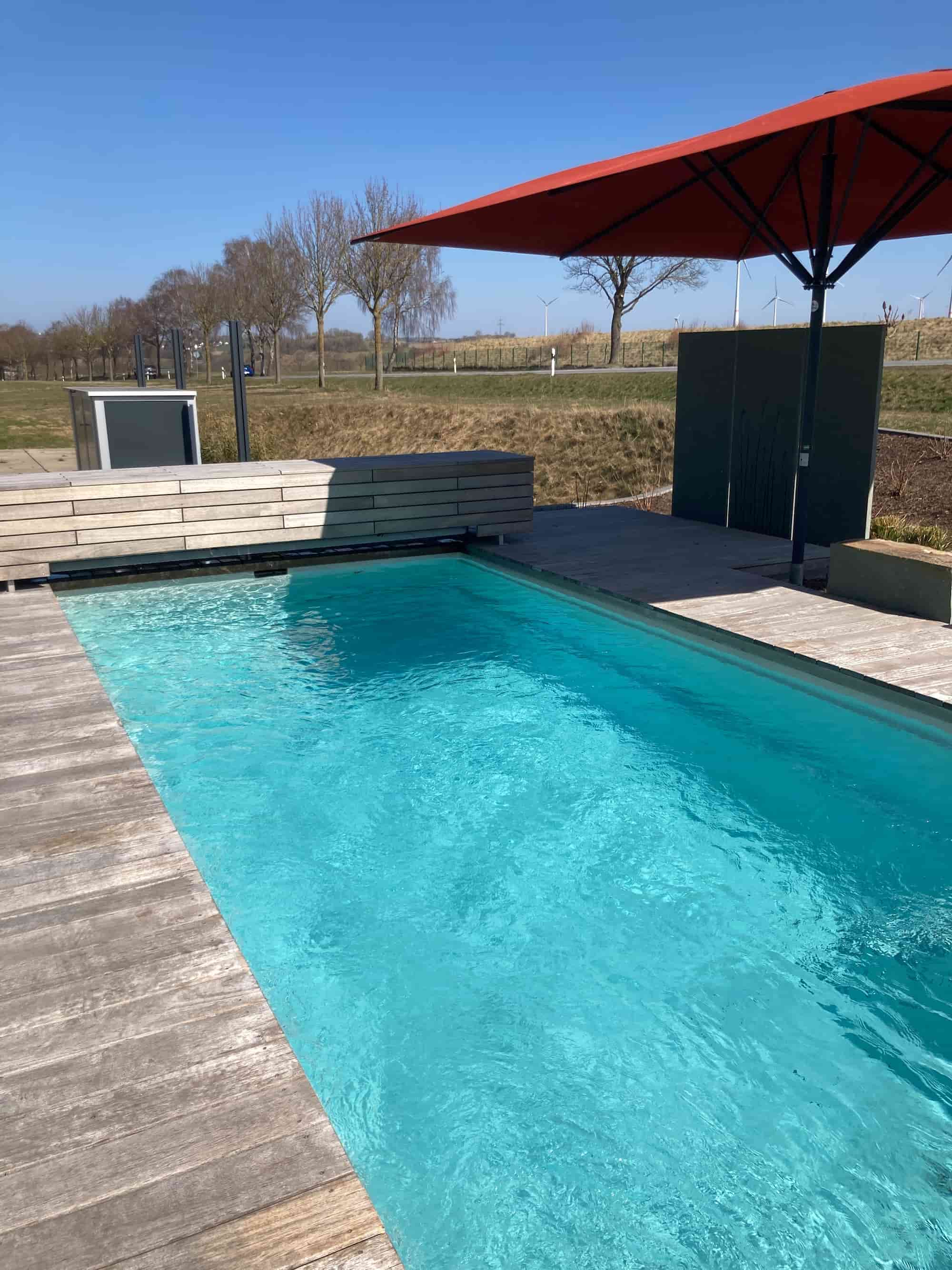 Außenpool bei b-cube in Brilon.