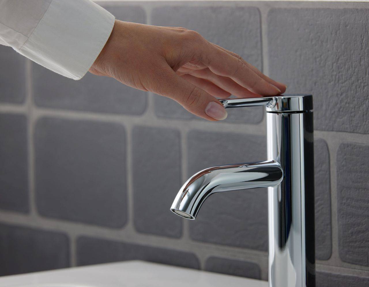 C.1 Single lever washbasin mixer L with pull rods drain set