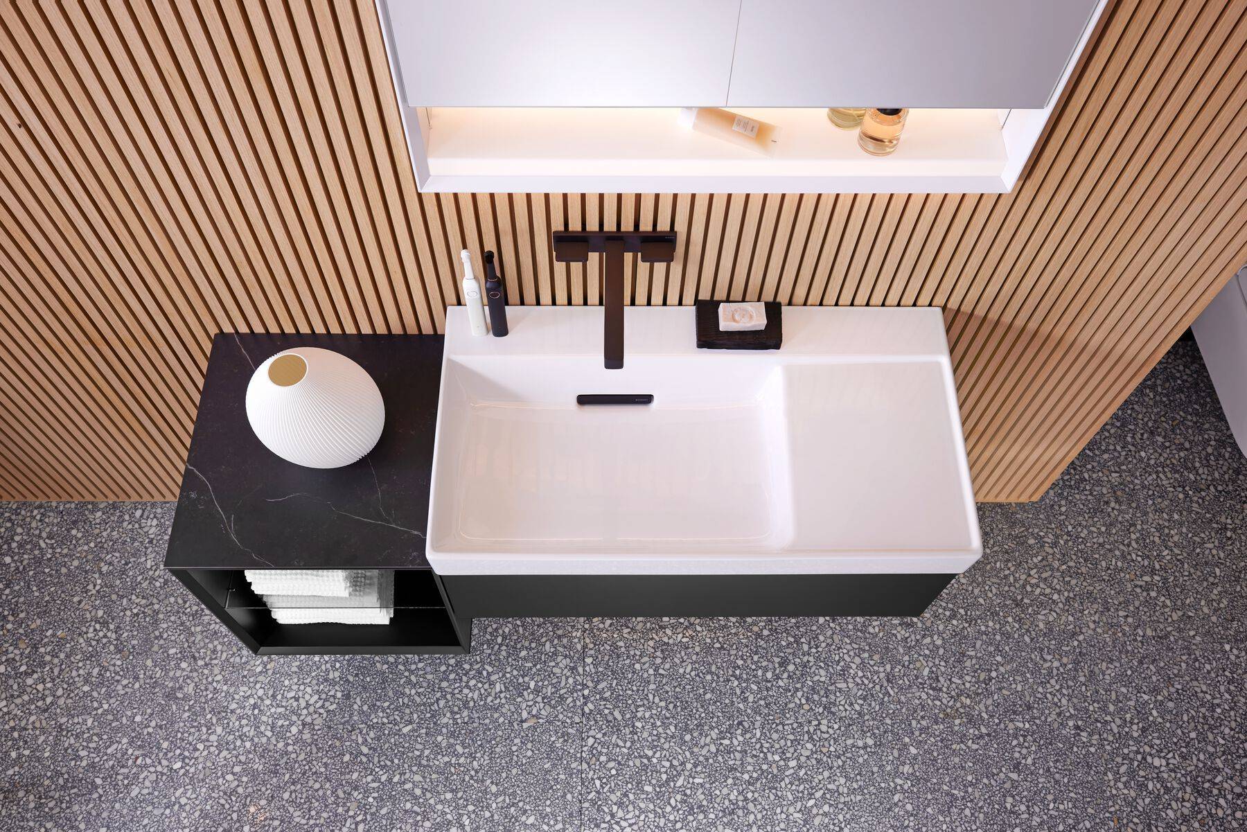 ONE Einbau-Spiegelschrank mit Nische und ComfortLight, 90 x 90 x 15cm