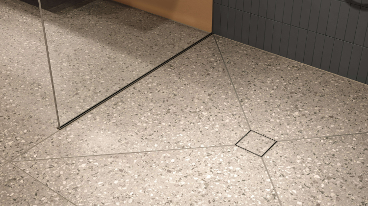 Nahaufnahme von modernen Terrazzo Bodenfliesen mit geometris