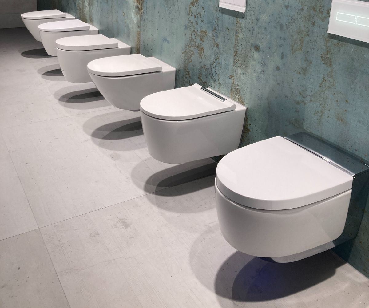 Dusch-WCs in Badausstellung.