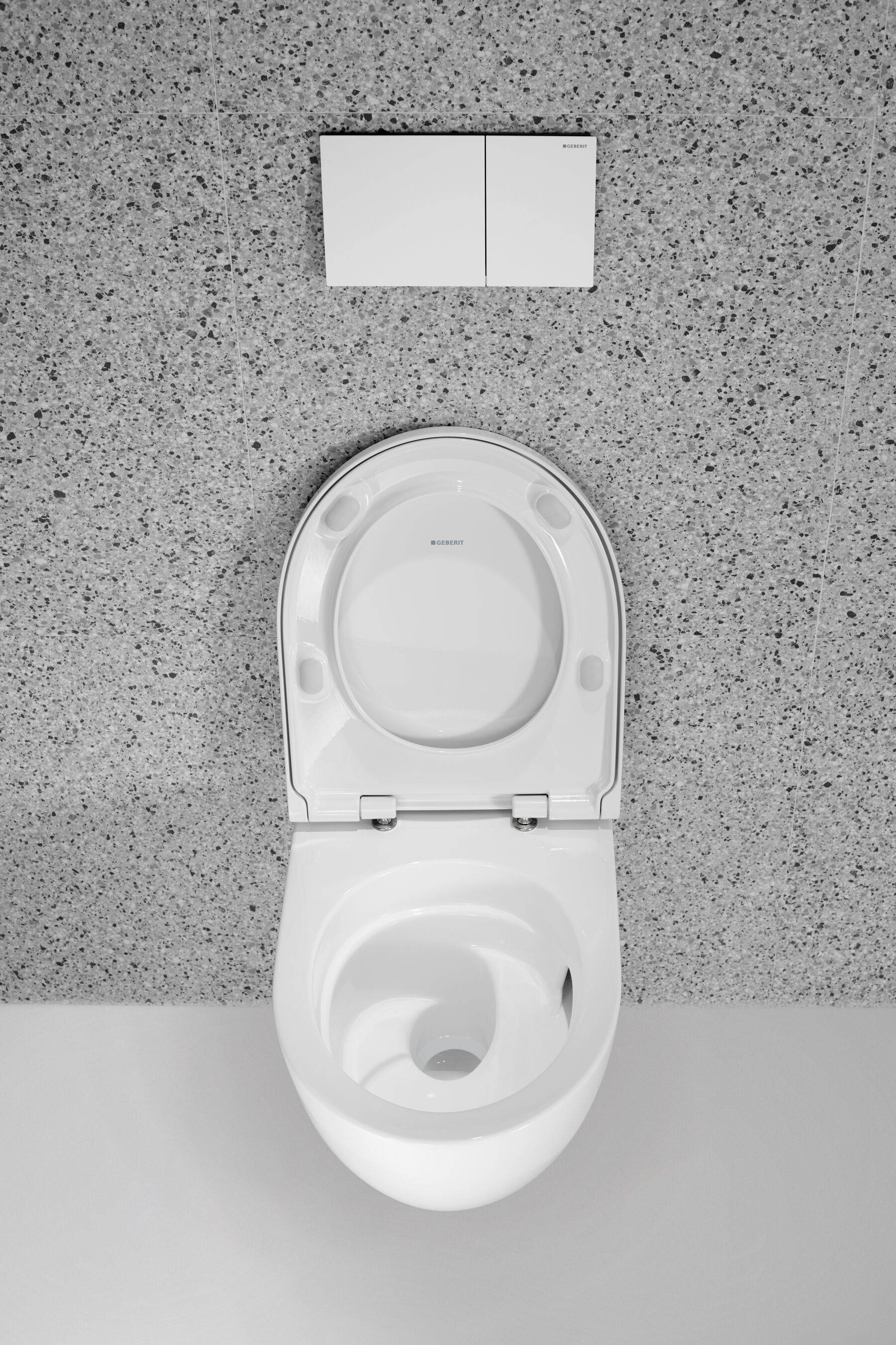 Acanto Set Wand-WC Tiefspüler, geschlossene Form, TurboFlush, mit WC Sitz