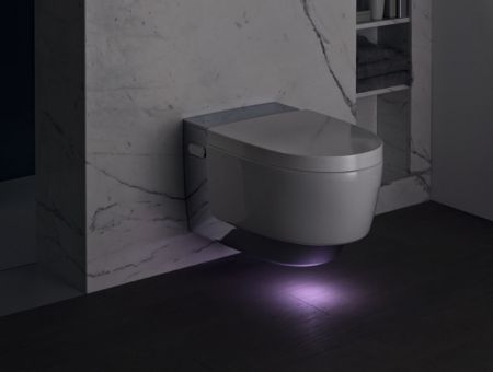 Dusch-WC mit Nachtlicht.