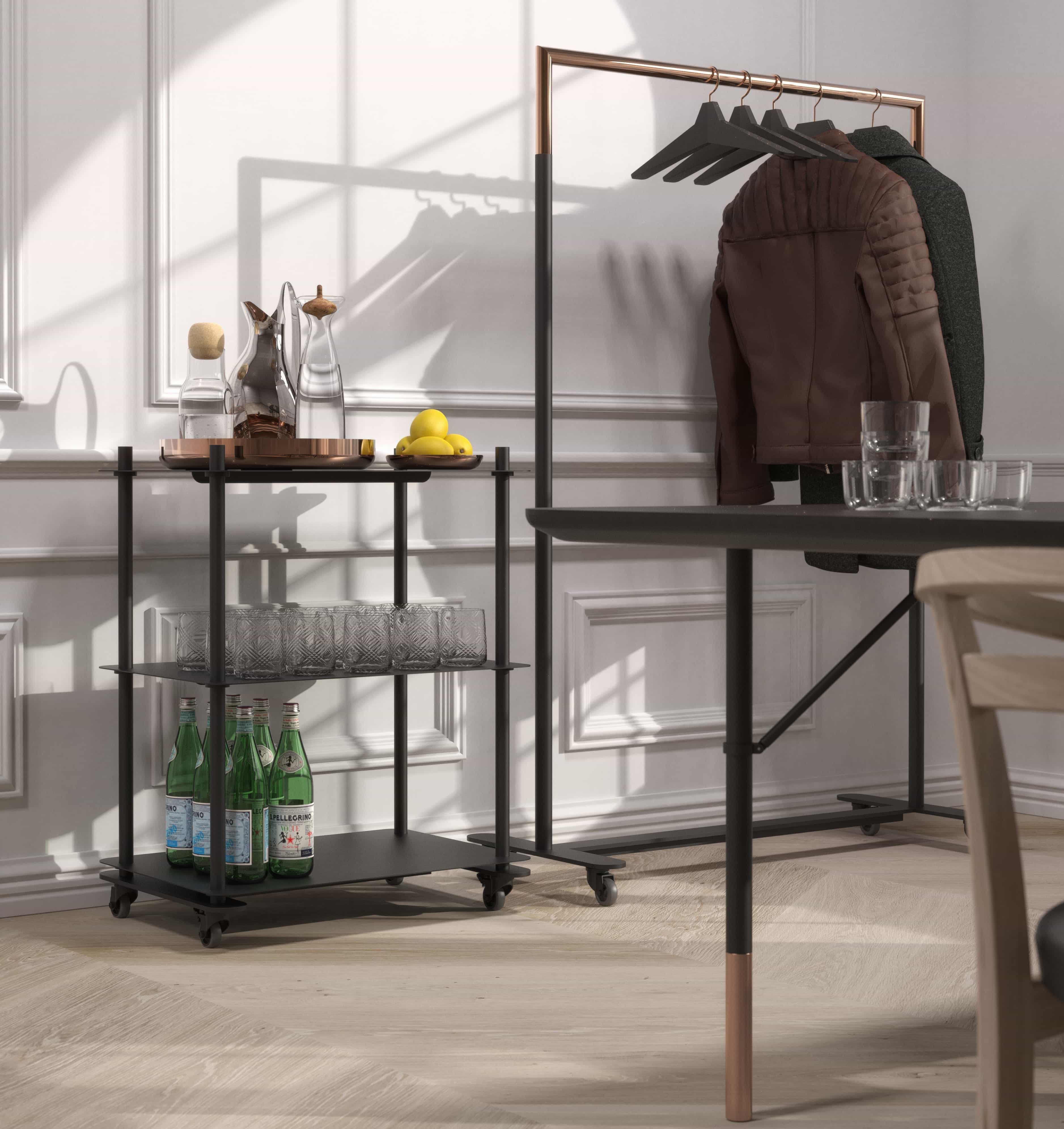 Frost Garderobe in Schwarz.
